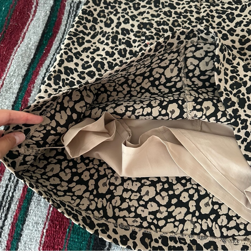 LOFT animal print skirt, mini style, size 6 - Picture 4 of 5